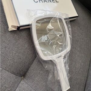 Hand mirror in white СС